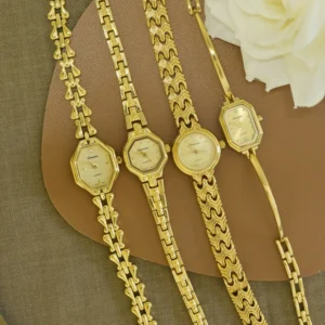 Vintage small dial 2024 New Women's Watch Luxury Elegant Style Inlaid Diamonds Fashionable Bracelet