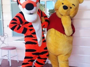 Disney Pooh Bear Mascot Costume Cartoon Character Winnie Bear Hilarious Cosplay Suit Advertising Carnival Party Fancy Dress