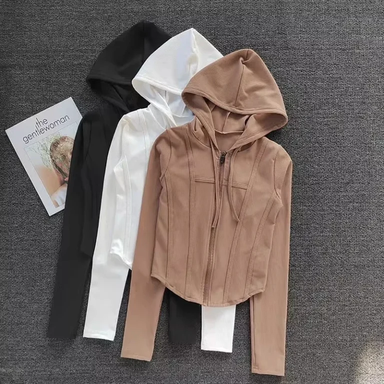 Women's Yoga Coat Short Sports jacket Fitness Yoga Shirt Cycling Running Coats Zipper jacket Hooded Long Sleeve Sports Jacket