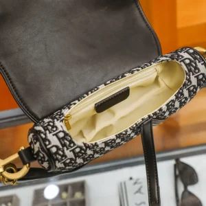 Fashion Europe and the United States and the United States Studded Shoulder Crossbody Bag Embroidery Semi-circle Saddle Handbag - Image 7