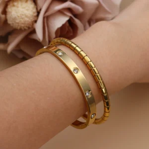 XCB-019 High Polished Stainless Steel Gold Color Waterproof Bracelet Light Luxury Luster Zircon Women's Bangle Fashion Jewellery - Image 4