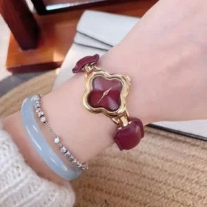 Mishali Four-leaf Clover Bracelet Watch Band Small Fragrance Style Luxury Sensation Quartz Wristwatch from Mainland China - Image 3