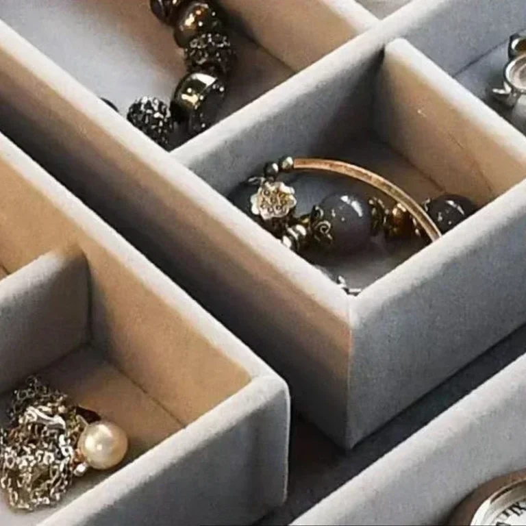 2025 New Capacity High-grade Exquisite Anti-oxidation Three Drawer Desktop Jewelry Bracelet Ring Jewelry Large Storage Box - Image 5