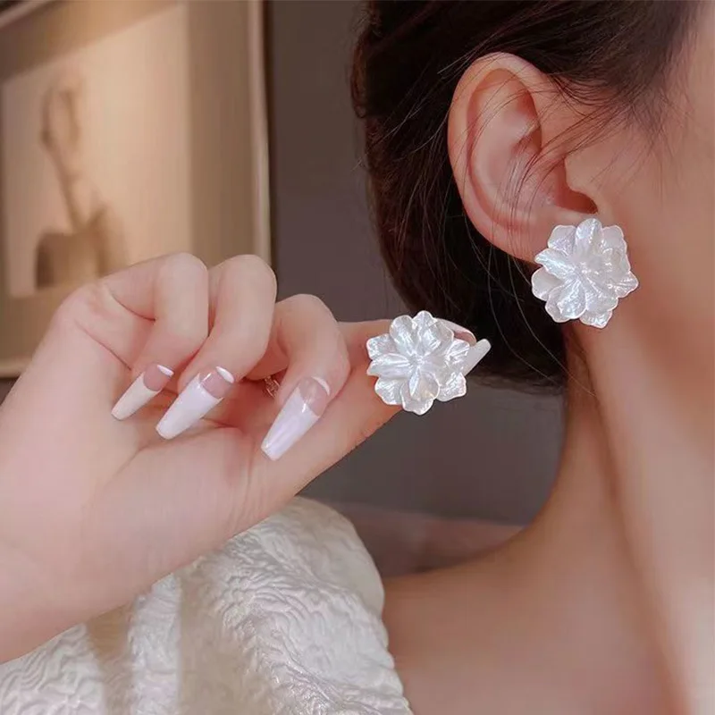 White Flower Stud Earrings for Women Flower Earring 2022 New Modern Korean Fashion Cute Teens Girl Party Jewelry Accessories - Image 3