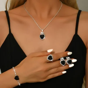 Fashionable Love Diamond Jewelry Set for Women with a Gentle and Luxurious Design Style