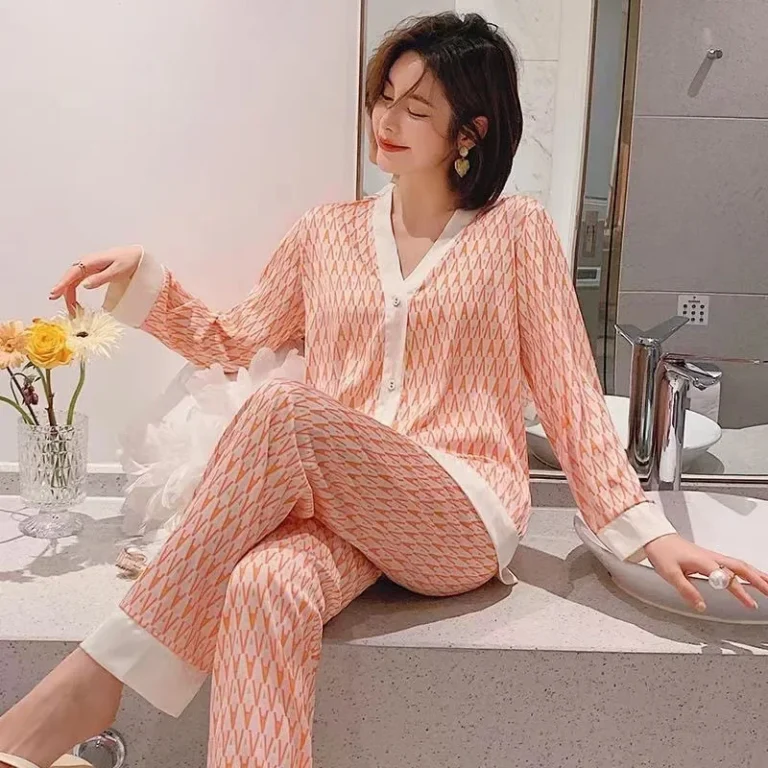 Spring and Summer New Ice Silk Pajamas Homewear Set Girls Long-Sleeved V-Neck Cardigan Simulation Silk Lapel Pajamas Homewear Se - Image 4
