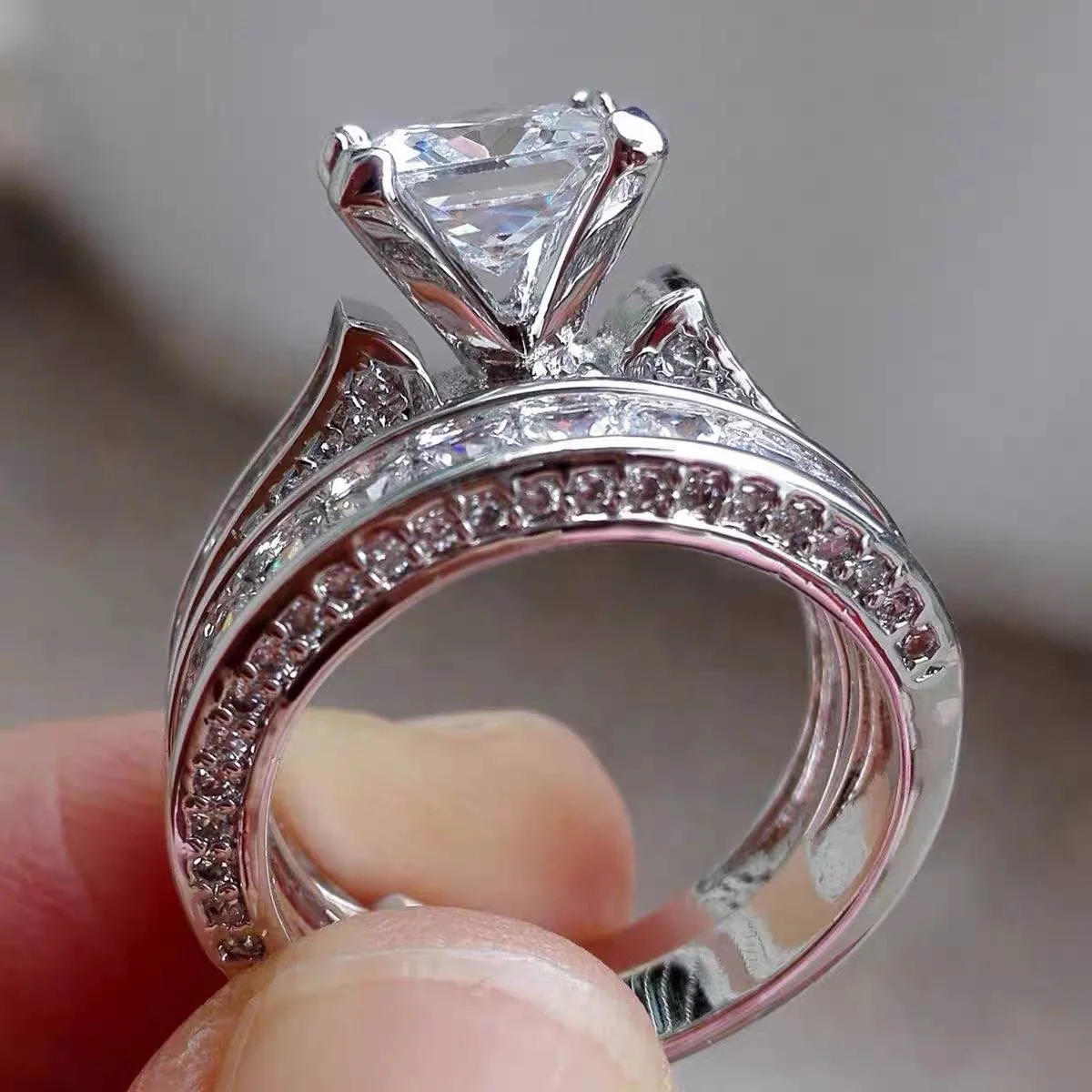 2025 New Trendy 925 Pure Silver Classic Temperament Atmospheric Fashion Classic Women's Diamond Set Zircon Luxury Ring - Image 5