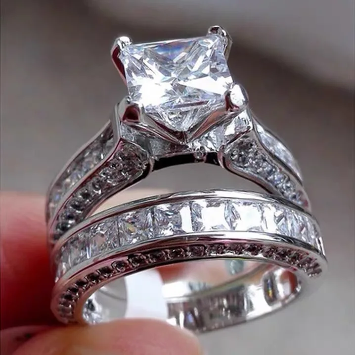 2025 New Trendy 925 Pure Silver Classic Temperament Atmospheric Fashion Classic Women's Diamond Set Zircon Luxury Ring - Image 3