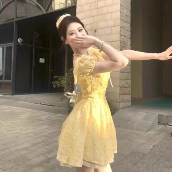 Summer 2025 French Sweet Soft Yellow Square Collar Bubble Sleeve Dress Women's Waist Inward Slimming Fluffy Skirt Dress - Image 4
