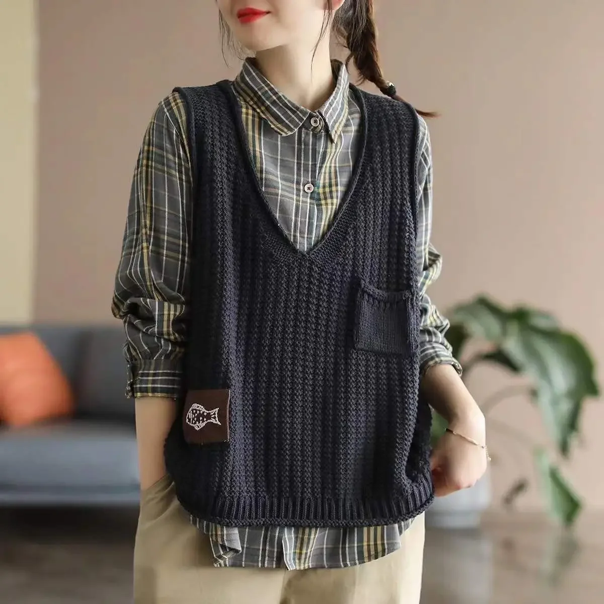 Female Sweater Solid Cropped Waistcoat Short Pullover Women's Knitted Vest Clothing Trend 2024 On Offer Formal Casual Fashion - Image 4