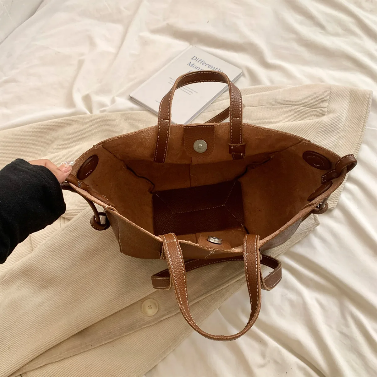 Large Capacity Backpack Leather Women Commuting Large Capacity Luxury Handbag Shopping Travel Waterproof Fashionable Tote Bag - Image 6