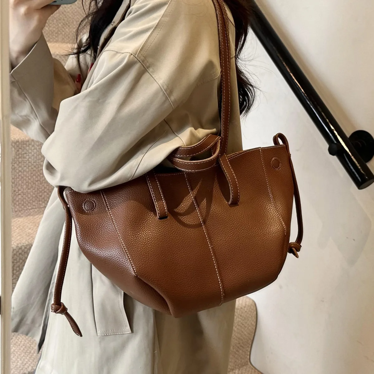 Large Capacity Backpack Leather Women Commuting Large Capacity Luxury Handbag Shopping Travel Waterproof Fashionable Tote Bag - Image 3