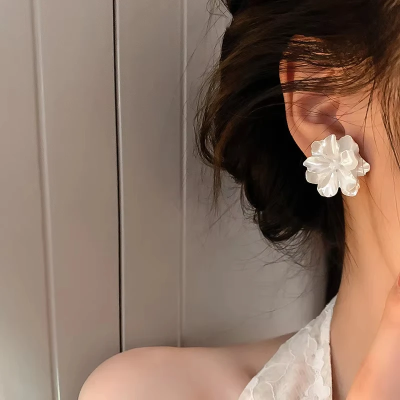 White Flower Stud Earrings for Women Folded Acrylic Side Charming Sweet Floral Girls Earrings Japanese Style Ear Jewelry