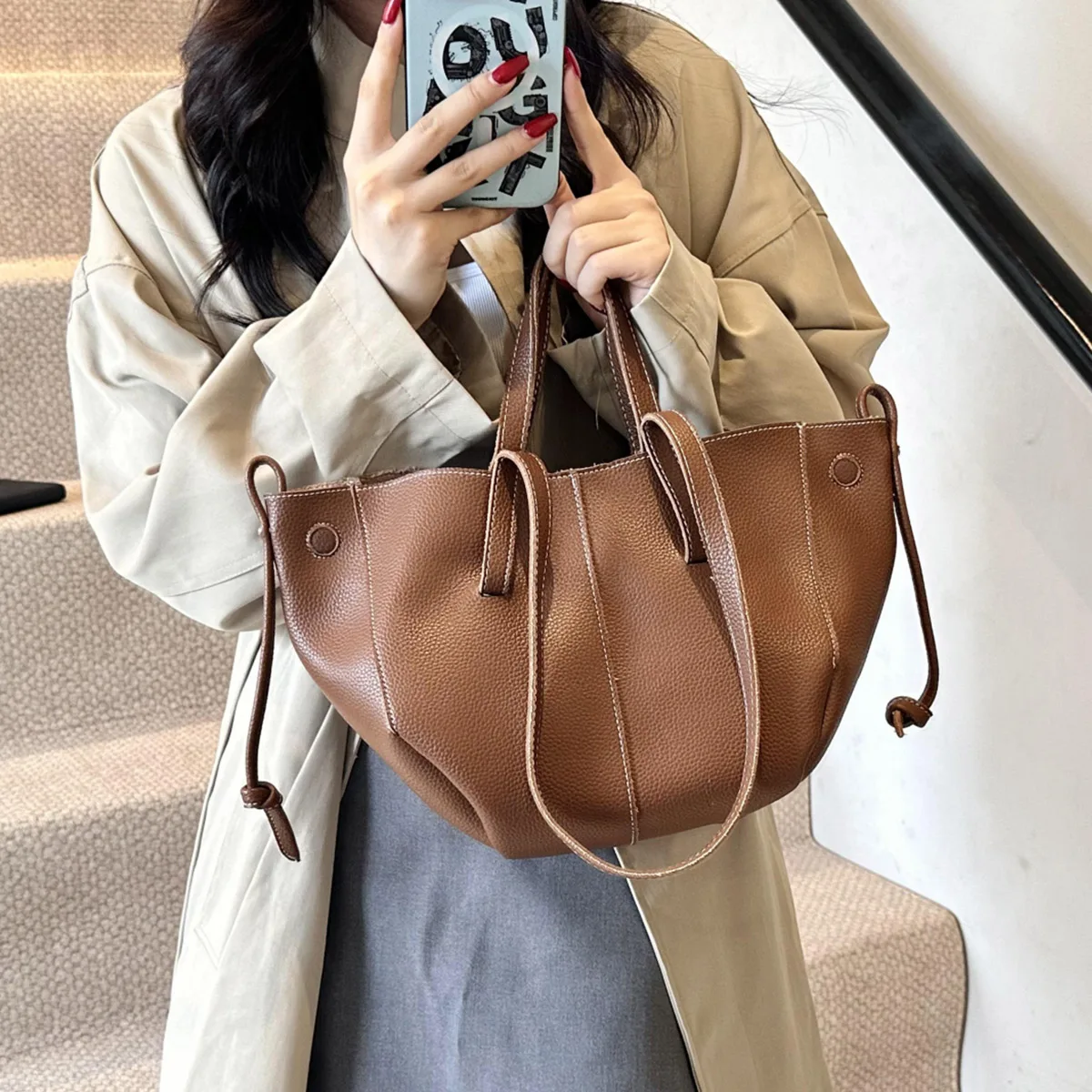 Large Capacity Backpack Leather Women Commuting Large Capacity Luxury Handbag Shopping Travel Waterproof Fashionable Tote Bag