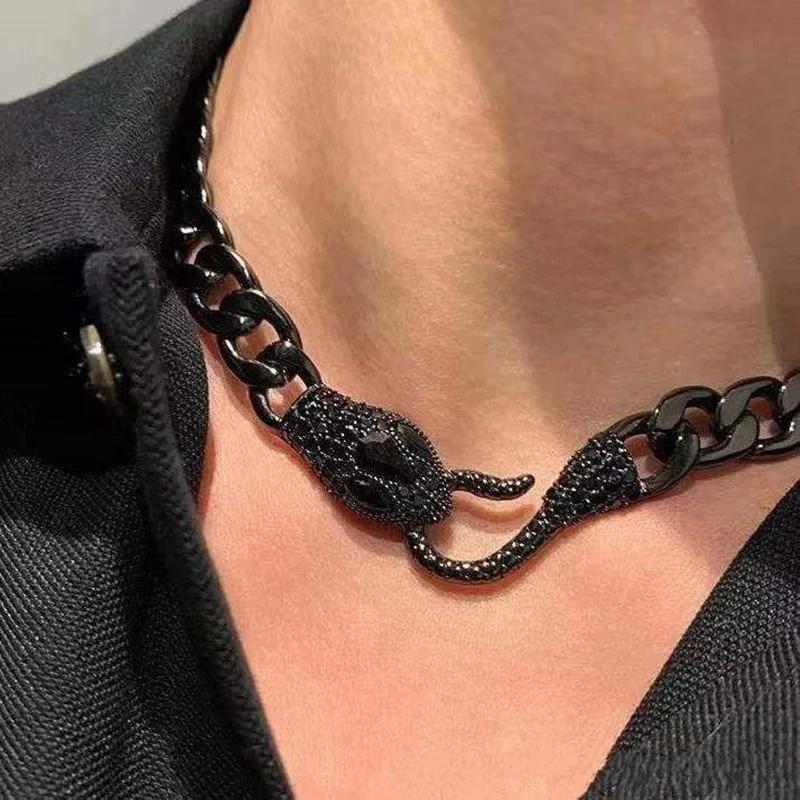 2025 Punk Hip Hop Rock Black Thick Snake Necklace for Women Vintage Exaggerated Crystal Clavicle Chain Necklace Party Jewelry